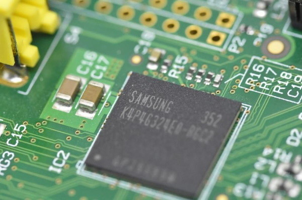 Фото - Samsung запустила в серию «самую быструю и емкую оперативную память»