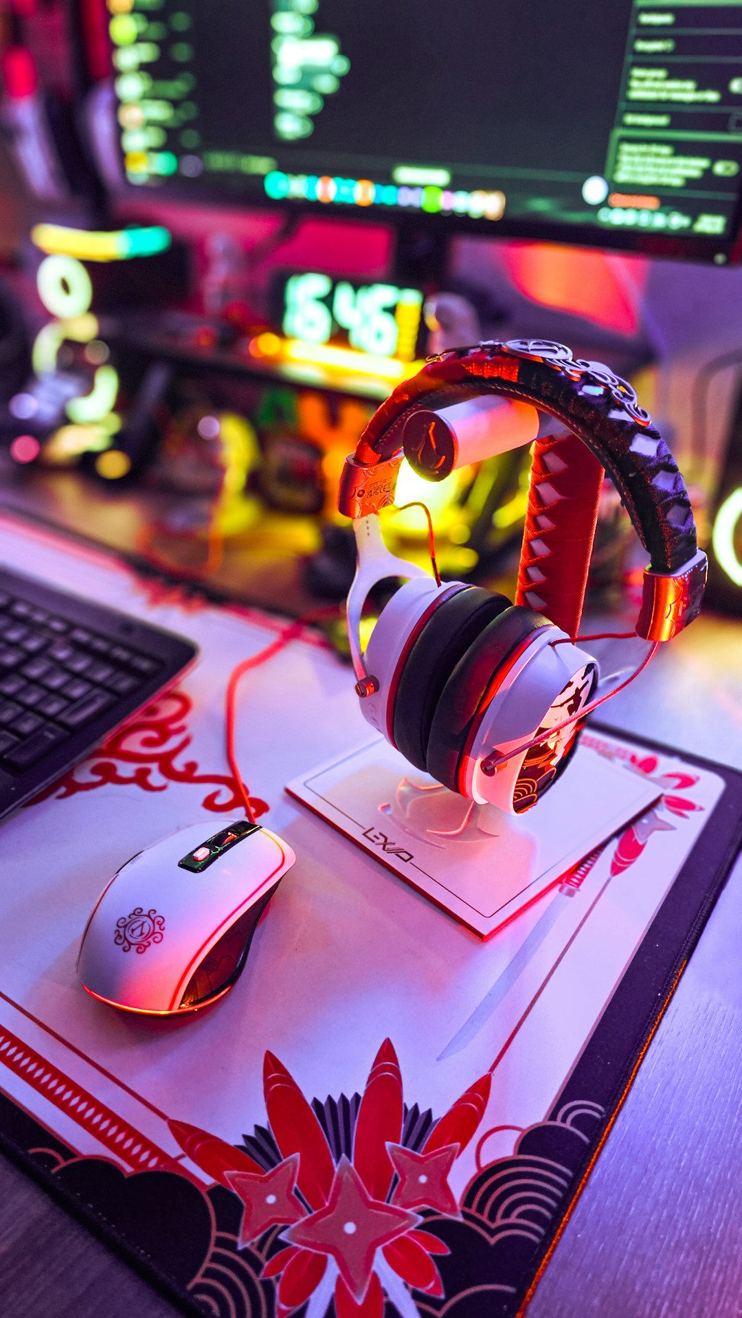 team-01 Assassins Creed Shadows Headphones and Headphone Stand, Mouse and Mousepad